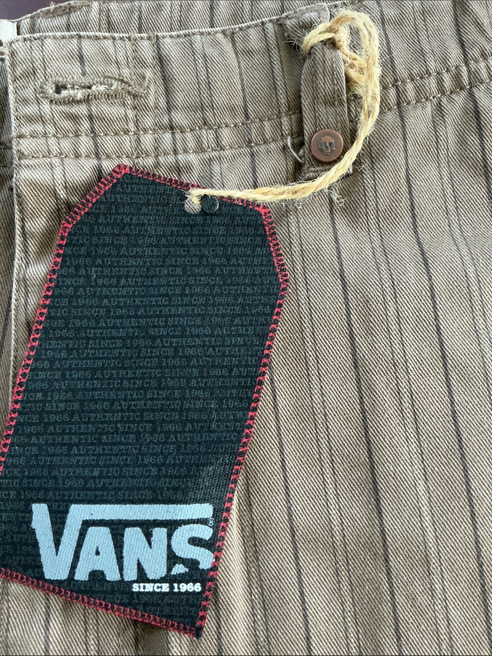 Vans Men’s Tan Pinstripe shorts - Picture 3 of 7